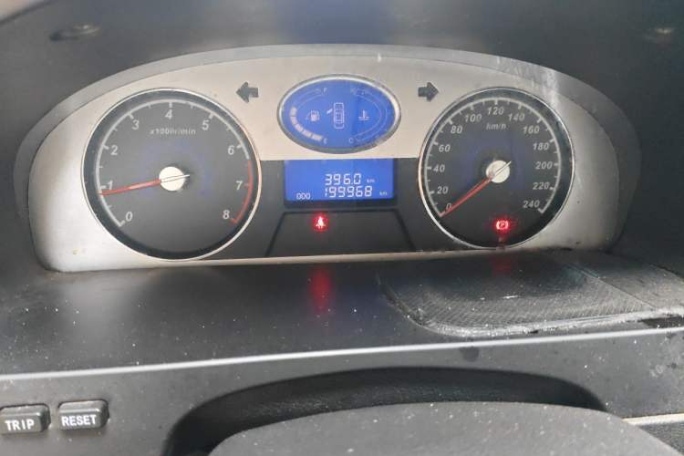Used Geely Auto Classic Emgrand 2013 Sedan 1.8L Manual Elite CNG Model Odometer Close Up