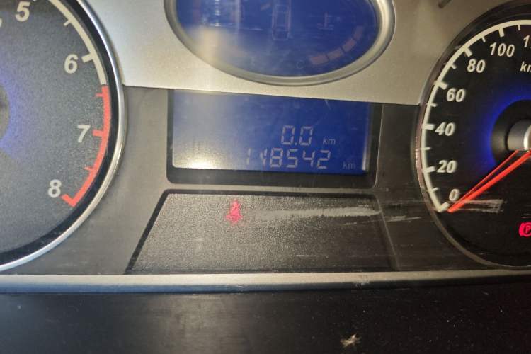 Used Geely Auto Classic Emgrand 2013 Sedan 1.8L Manual Entry-Level CNG Model Odometer Close Up