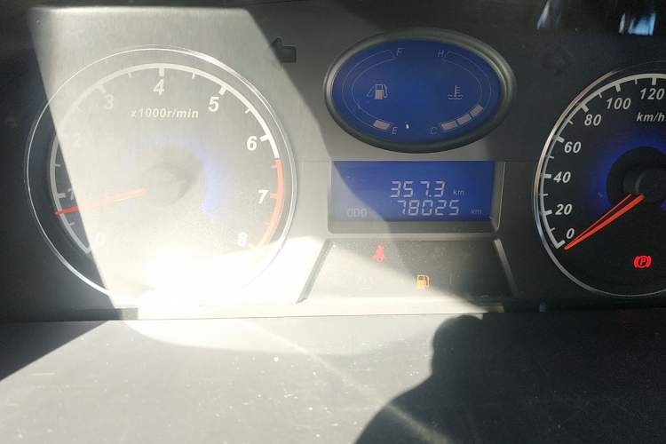 Used Geely Auto Classic Emgrand 2013 Hatchback 1.5L Manual Luxury Model Odometer Close Up