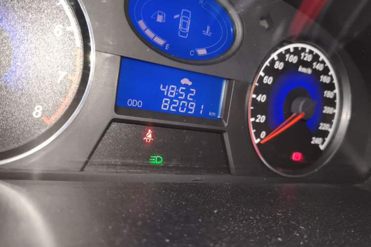 Used Geely Auto Classic Emgrand 2013 Sedan 1.5L Manual Entry-Level Model Odometer Close Up