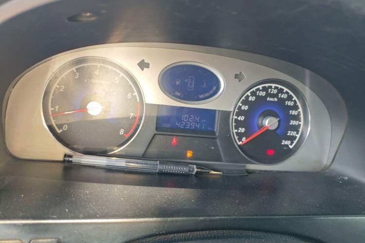 Used Geely Auto Classic Emgrand 2013 Sedan 1.8L CNG Manual Classic Comfort Model Odometer Close Up