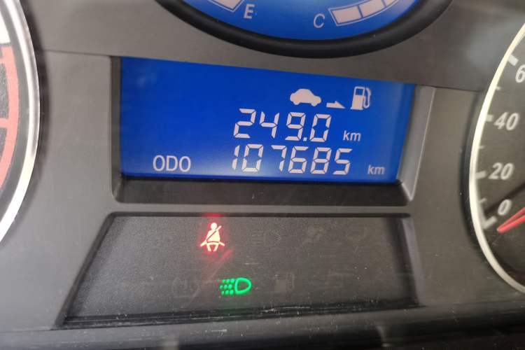 Used Geely Auto Classic Emgrand 2013 Sedan 1.5L Manual Entry-Level Model Odometer Close Up