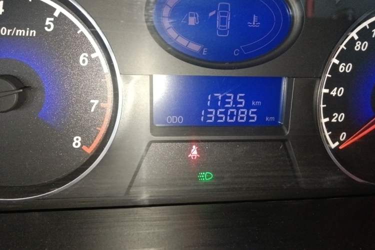 Used Geely Auto Classic Emgrand 2013 Sedan 1.5L Manual Entry-Level Model Odometer Close Up