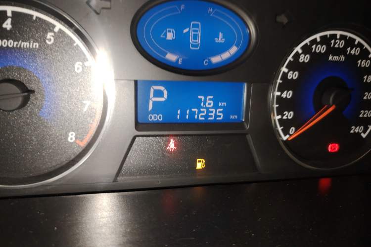 Used Geely Auto Classic Emgrand 2013 Hatchback 1.8L CVT Elite Model Odometer Close Up