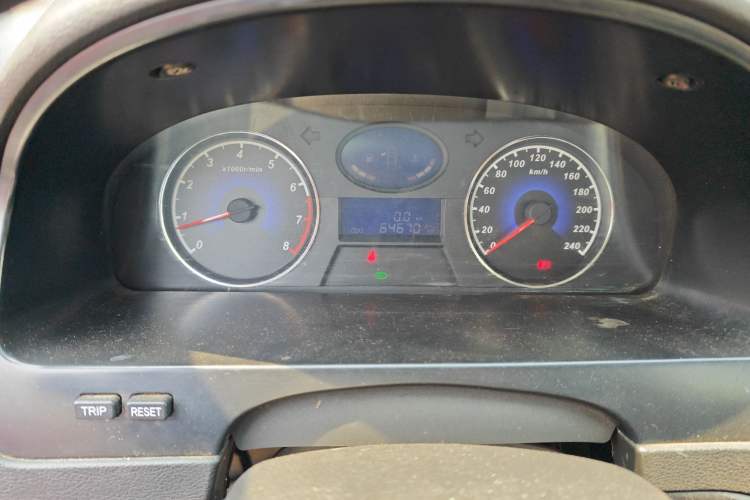 Used Geely Auto Classic Emgrand 2013 Sedan 1.5L Manual Entry-Level Model Odometer Close Up