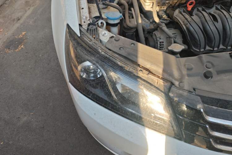 Used Geely Auto Classic Emgrand 2013 Sedan 1.8L Manual Entry-Level CNG Model Right Front Headlight