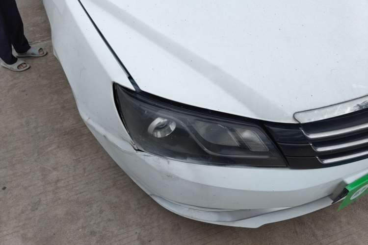 Used Geely Auto Classic Emgrand 2013 Sedan 1.8L Manual Entry-Level CNG Model Right Front Headlight