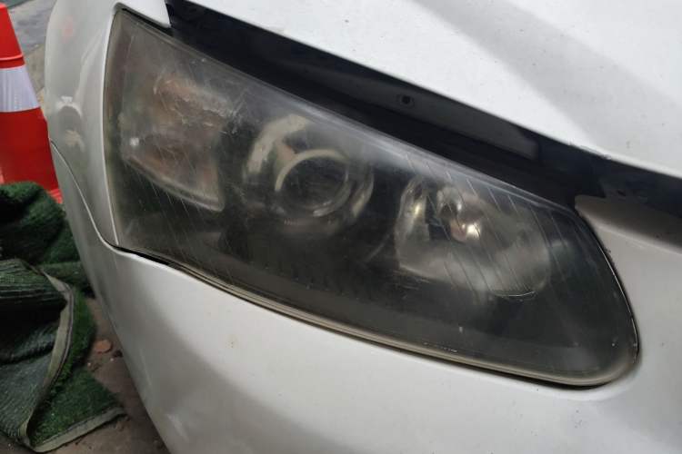 Used Geely Auto Classic Emgrand 2013 Hatchback 1.5L Manual Entry-Level Model Right Front Headlight