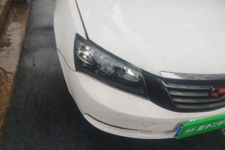 Used Geely Auto Classic Emgrand 2013 Sedan 1.5L Manual Elite Model Right Front Headlight