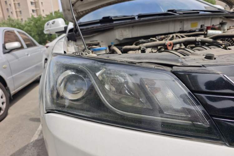 Used Geely Auto Classic Emgrand 2013 Sedan 1.8L Manual Elite CNG Model Right Front Headlight