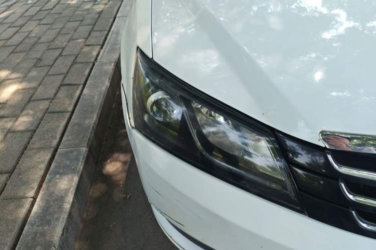 Used Geely Auto Classic Emgrand 2013 Sedan 1.8L CNG Manual Classic Comfort Model Right Front Headlight