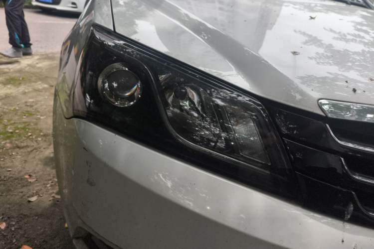 Used Geely Auto Classic Emgrand 2013 Sedan 1.8L Manual Entry-Level CNG Model Right Front Headlight