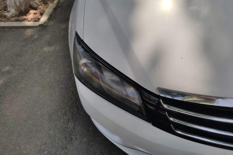 Used Geely Auto Classic Emgrand 2013 Sedan 1.8L Manual Elite CNG Model Right Front Headlight