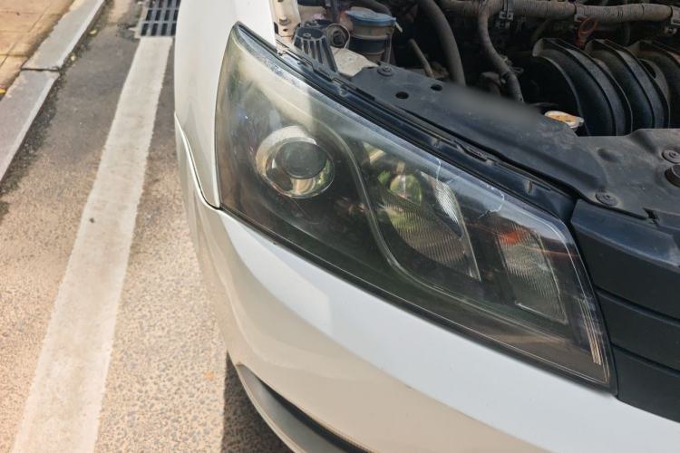 Used Geely Auto Classic Emgrand 2013 Sedan 1.8L Manual Entry-Level CNG Model Right Front Headlight