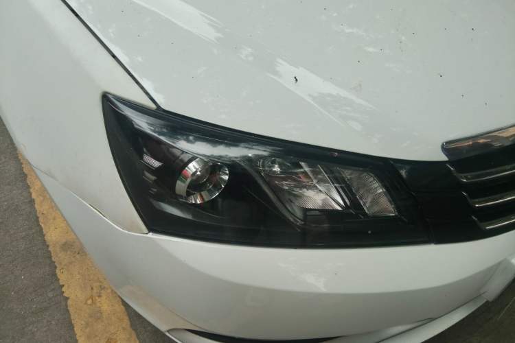 Used Geely Auto Classic Emgrand 2013 Sedan 1.8L Manual Entry-Level CNG Model Right Front Headlight