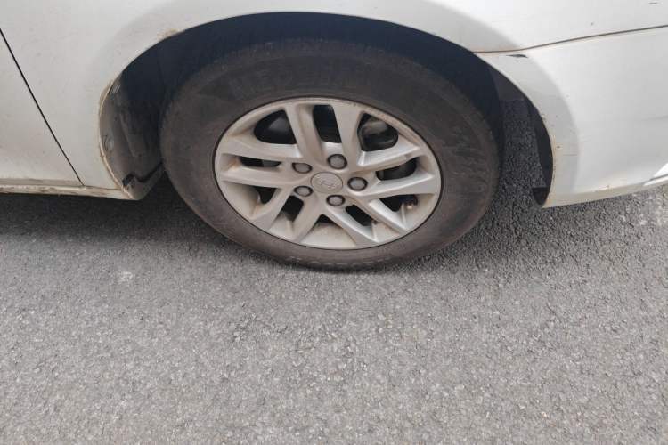 Used Geely Auto Classic Emgrand 2013 Sedan 1.8L Manual Elite CNG Model Right Front Wheel Hub