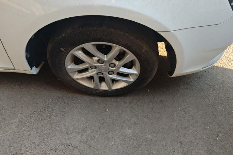 Used Geely Auto Classic Emgrand 2013 Sedan 1.8L Manual Entry-Level CNG Model Right Front Wheel Hub