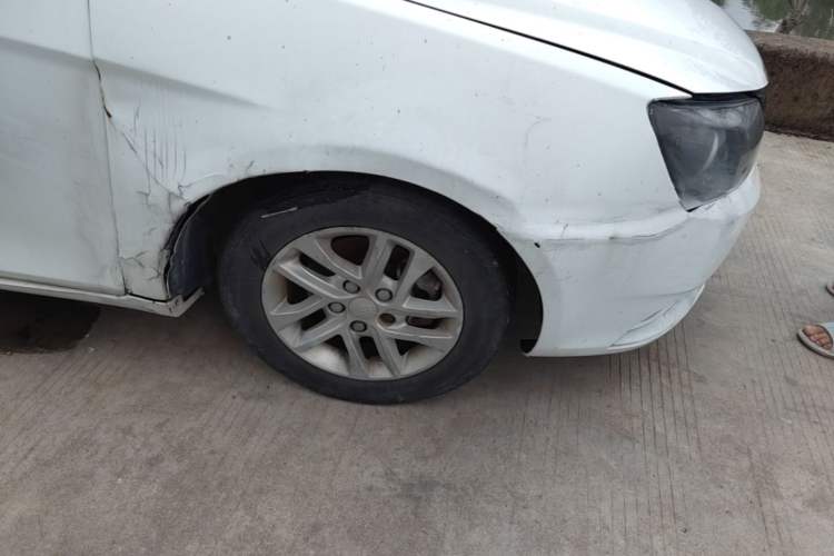 Used Geely Auto Classic Emgrand 2013 Sedan 1.8L Manual Entry-Level CNG Model Right Front Wheel Hub