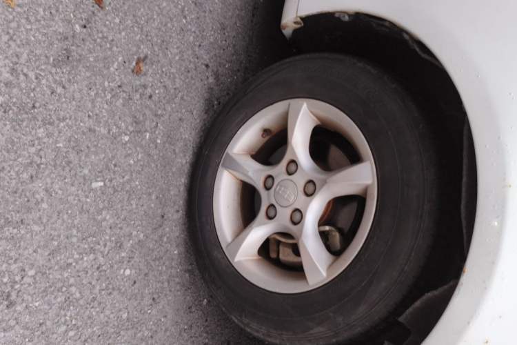 Used Geely Auto Classic Emgrand 2013 Sedan 1.5L Manual Entry-Level Model Right Front Wheel Hub