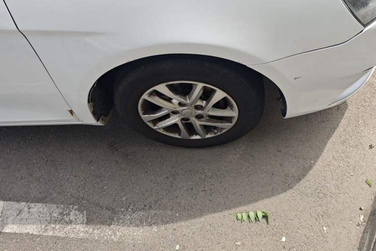 Used Geely Auto Classic Emgrand 2013 Sedan 1.8L Manual Elite CNG Model Right Front Wheel Hub