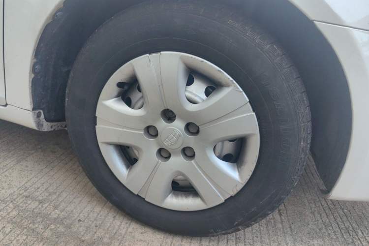 Used Geely Auto Classic Emgrand 2013 Hatchback 1.5L Manual Entry-Level Model Right Front Wheel Hub