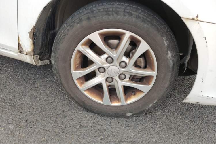 Used Geely Auto Classic Emgrand 2013 Sedan 1.8L Manual Elite CNG Model Right Front Wheel Hub