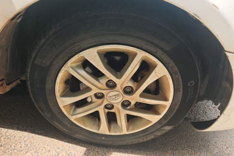 Used Geely Auto Classic Emgrand 2013 Sedan 1.8L Manual Entry-Level CNG Model Right Front Wheel Hub