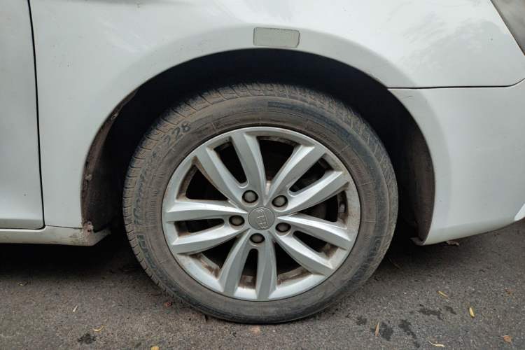 Used Geely Auto Classic Emgrand 2013 Sedan 1.8L CVT Elite Model Right Front Wheel Hub