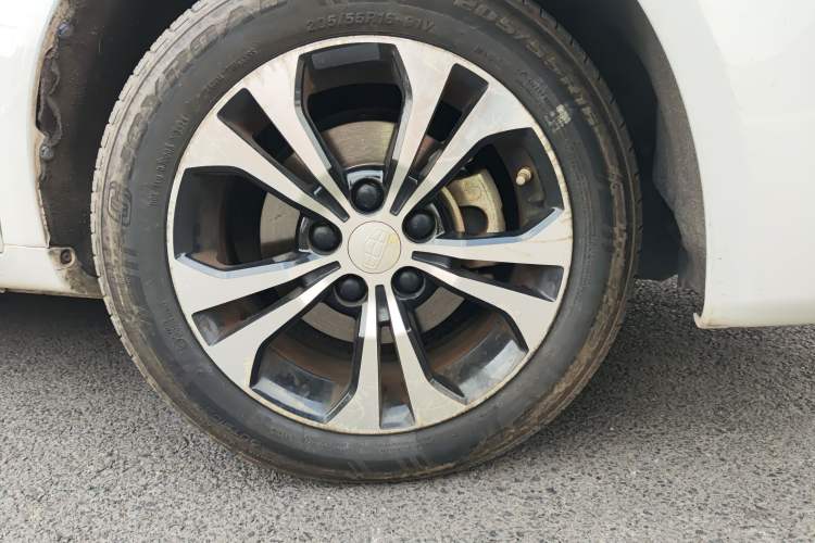 Used Geely Auto Classic Emgrand 2013 Hatchback 1.8L CVT Prestige Model Right Front Wheel Hub