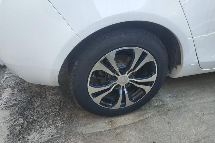 Used Geely Auto Classic Emgrand 2013 Hatchback 1.5L Manual Luxury Model Right Rear Wheel Hub