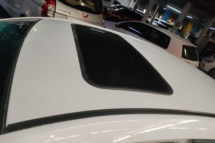Used Geely Auto Classic Emgrand 2013 Sedan 1.8L CVT Prestige Model Roof