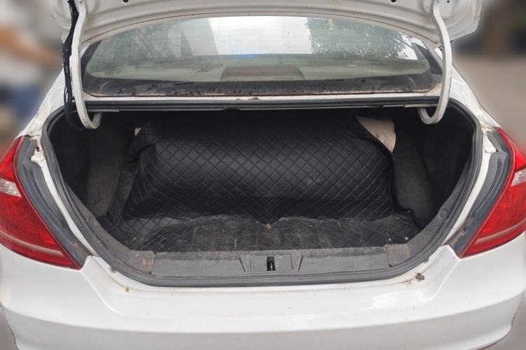Used Geely Auto Classic Emgrand 2013 Sedan 1.8L Manual Elite CNG Model Trunk
