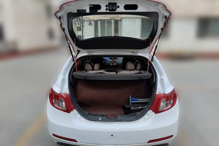 Used Geely Auto Classic Emgrand 2013 Hatchback 1.5L Manual Entry-Level Model Trunk