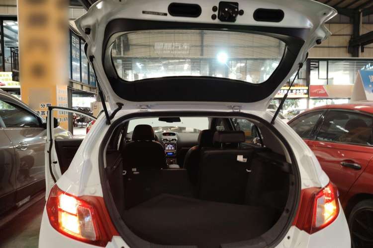 Used Geely Auto Classic Emgrand 2013 Hatchback 1.8L CVT Elite Model Trunk