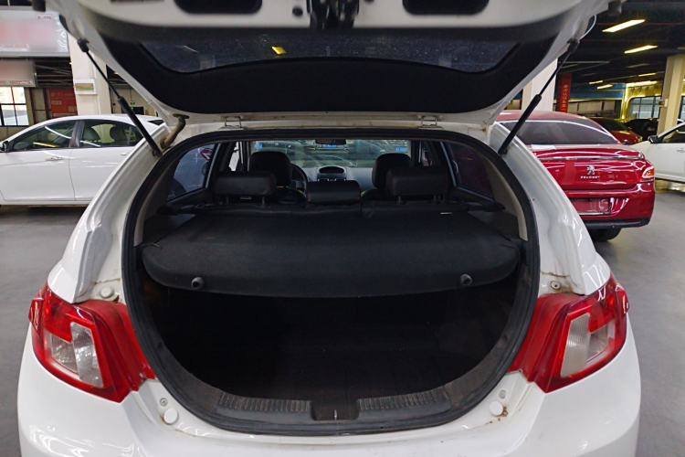 Used Geely Auto Classic Emgrand 2013 Hatchback 1.5L Manual Entry-Level Model Trunk