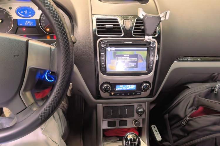 Used Geely Auto Classic Emgrand 2013 Sedan 1.8L Manual Entry-Level CNG Model Audio And AC Panel