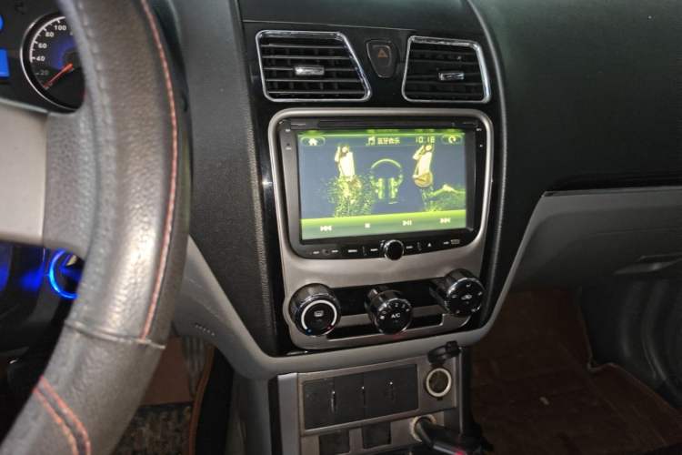 Used Geely Auto Classic Emgrand 2013 Sedan 1.5L Manual Entry-Level Model Audio And AC Panel
