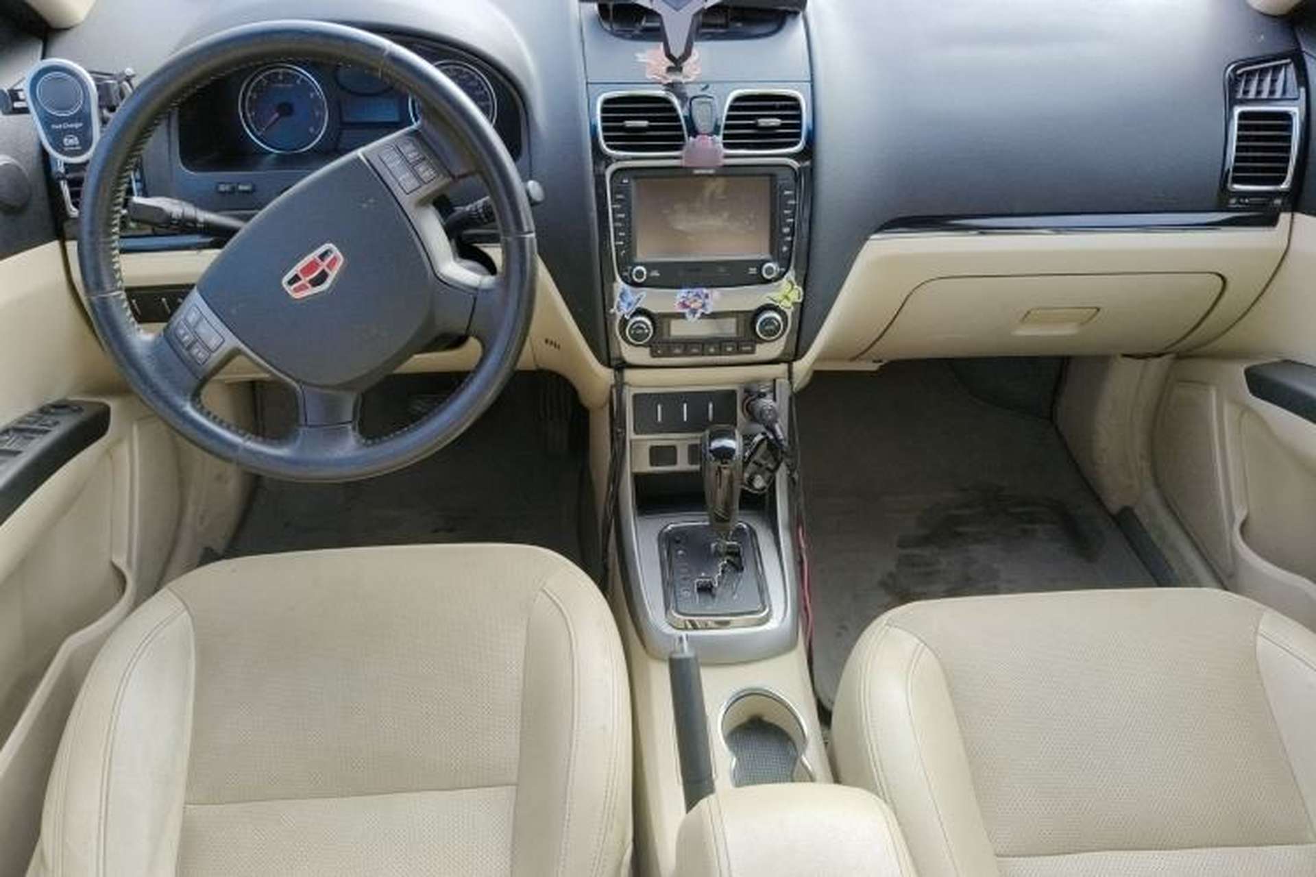 Used Geely Auto Classic Emgrand 2013 Sedan 1.8L CVT Prestige Model Center Console
