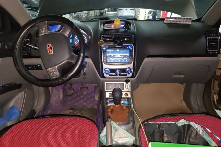 Used Geely Auto Classic Emgrand 2013 Sedan 1.5L Manual Entry-Level Model Center Console