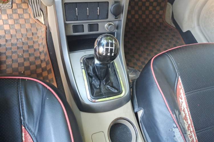 Used Geely Auto Classic Emgrand 2013 Sedan 1.5L Manual Elite Model Gear Lever