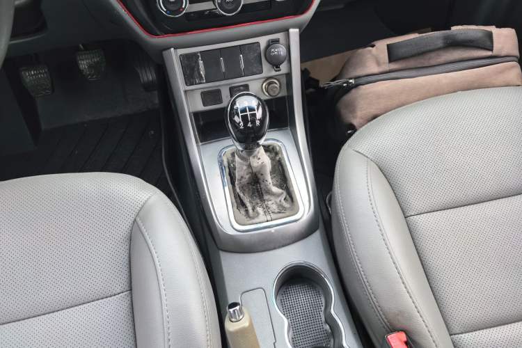 Used Geely Auto Classic Emgrand 2013 Sedan 1.5L Manual Entry-Level Model Gear Lever