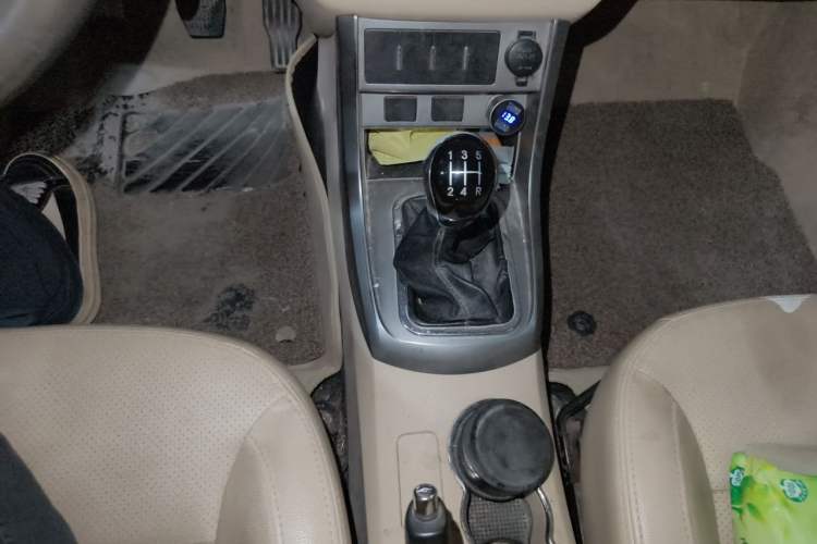 Used Geely Auto Classic Emgrand 2013 Hatchback 1.5L Manual Elite Model Gear Lever