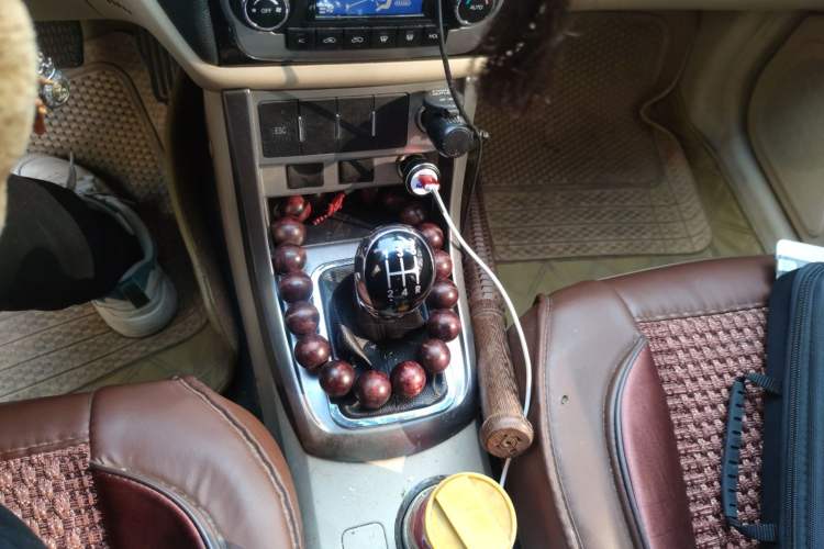Used Geely Auto Classic Emgrand 2013 Sedan 1.8L Manual Luxury Model Gear Lever