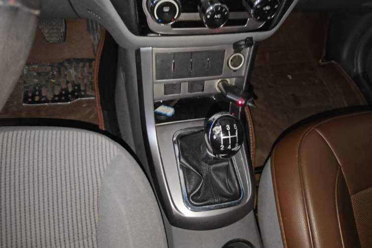 Used Geely Auto Classic Emgrand 2013 Sedan 1.5L Manual Entry-Level Model Gear Lever