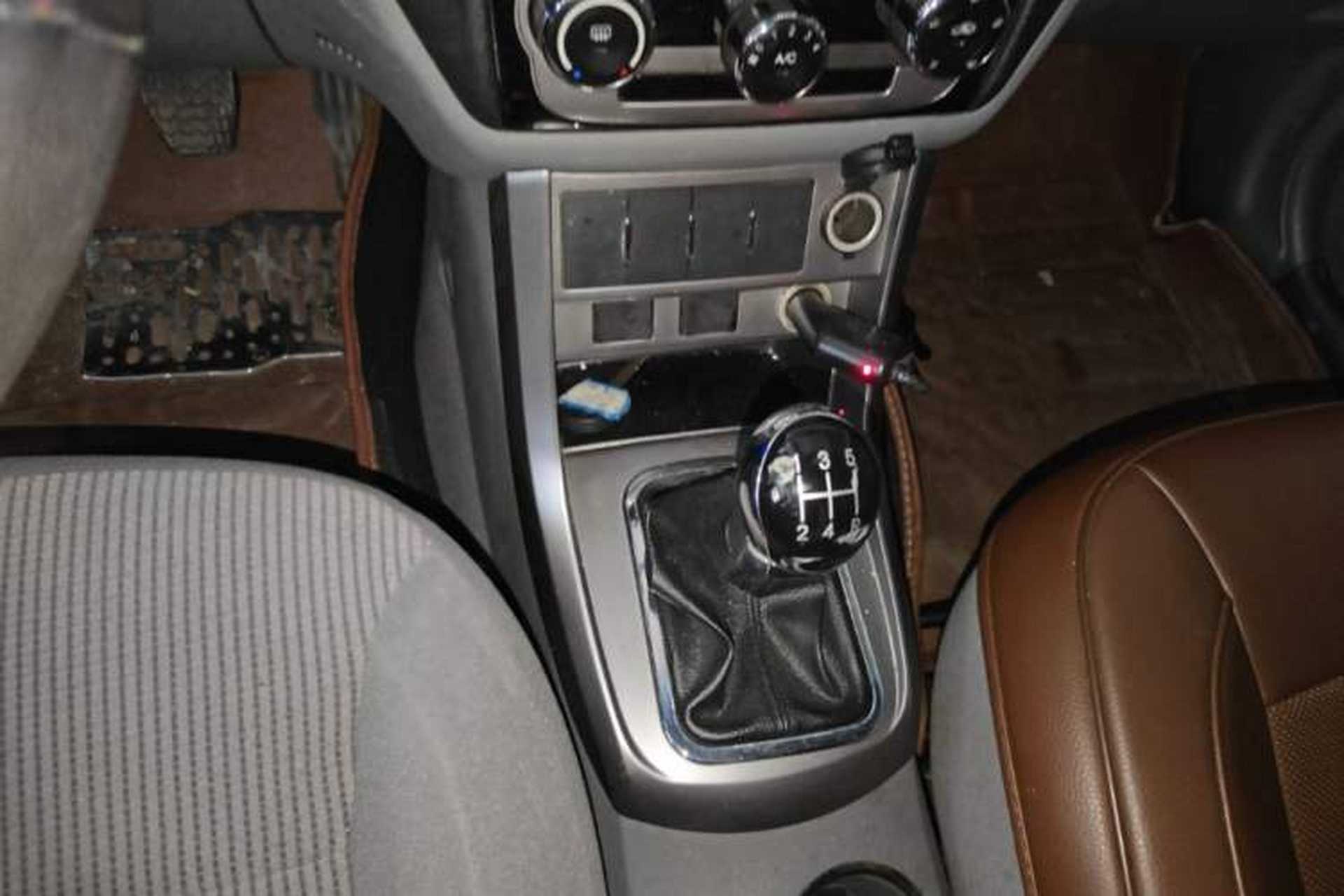 Used Geely Auto Classic Emgrand 2013 Sedan 1.5L Manual Entry-Level Model Gear Lever
