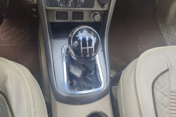 Used Geely Auto Classic Emgrand 2013 Sedan 1.5L Manual Elite Model Gear Lever