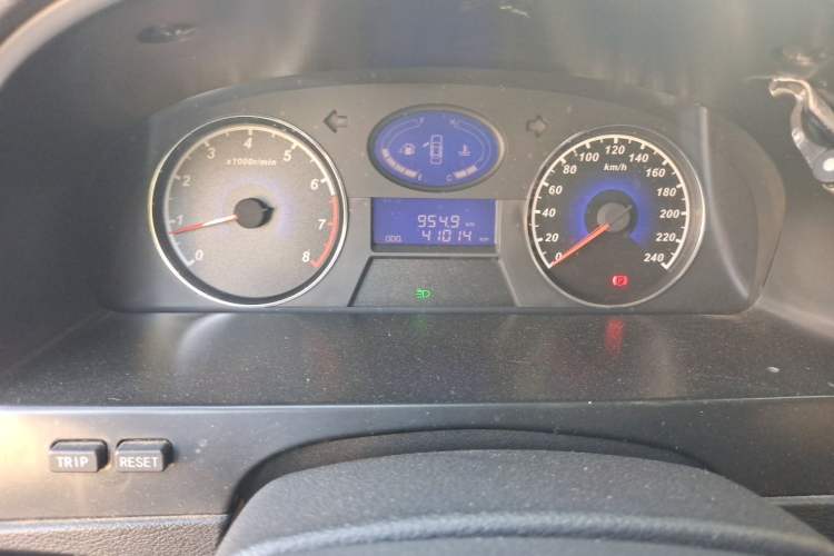 Used Geely Auto Classic Emgrand 2013 Sedan 1.5L Manual Elite Model Odometer Close Up