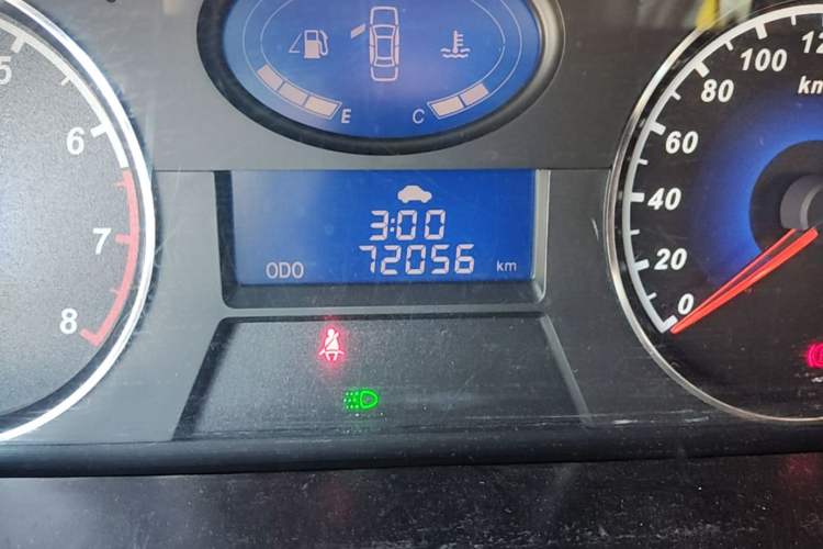 Used Geely Auto Classic Emgrand 2013 Sedan 1.5L Manual Entry-Level Model Odometer Close Up