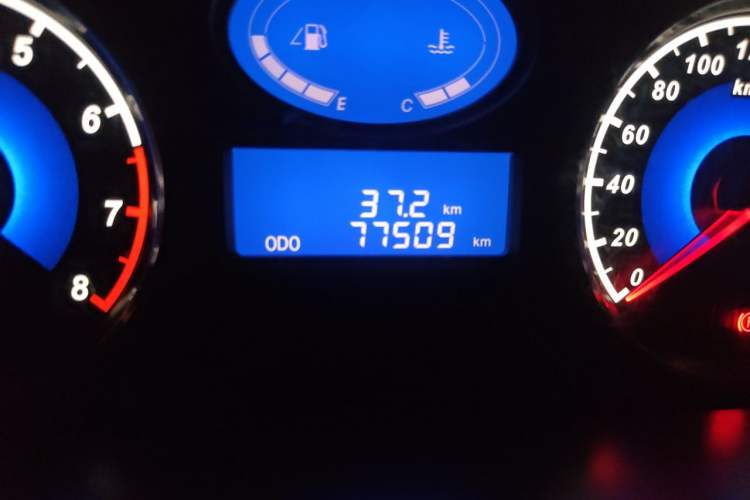 Used Geely Auto Classic Emgrand 2013 Sedan 1.5L Manual Entry-Level Model Odometer Close Up