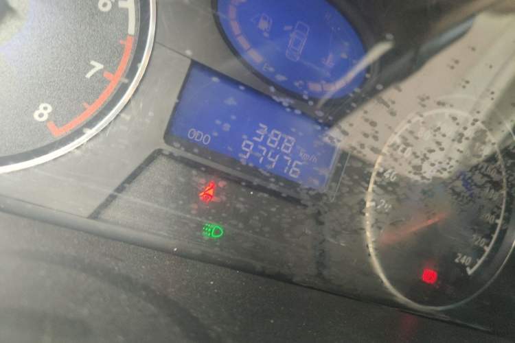 Used Geely Auto Classic Emgrand 2013 Sedan 1.5L Manual Elite Model Odometer Close Up